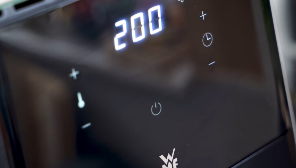 Bei 200 Grad für 8-10 Minuten rösten. Ab und zu schütteln, damit alle Seiten knusprig werden.