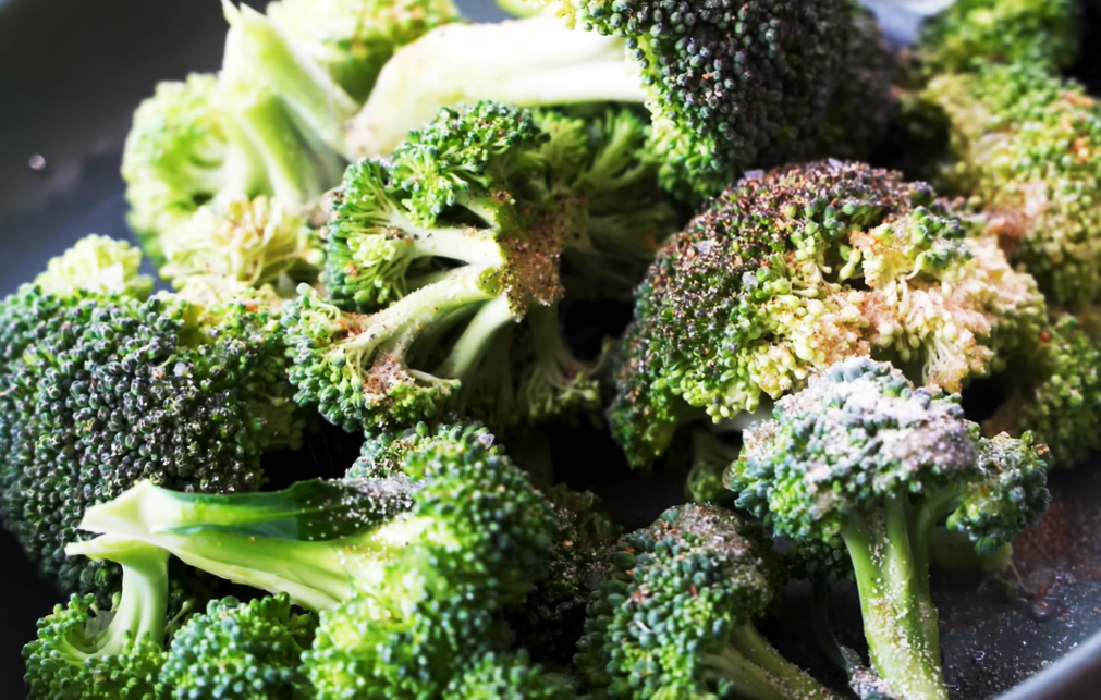 Meine ersten Pommes: Verkohlt. Mein erster Brokkoli: Schwarz. Der Airfryer ist schneller als du glaubst.